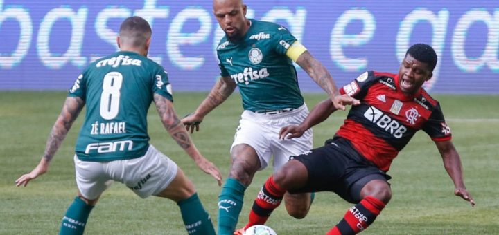 felipe-melo-derruba-lincoln-em-disputa-pela-bola-no-jogo-entre-palmeiras-x-flamengo-1601237946158_v2_1903x1268