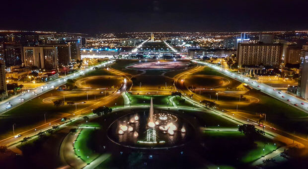 eixo-monumental-noite-brasilia