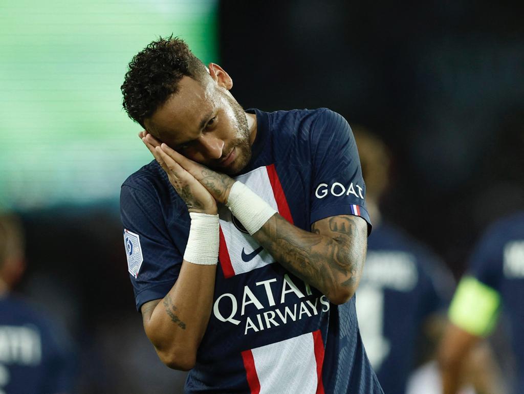 psg-neymar-impressiona-jornal-com-desempenho-e-aplausos-da-torcida-e-diz-que-ele-veste-o-time