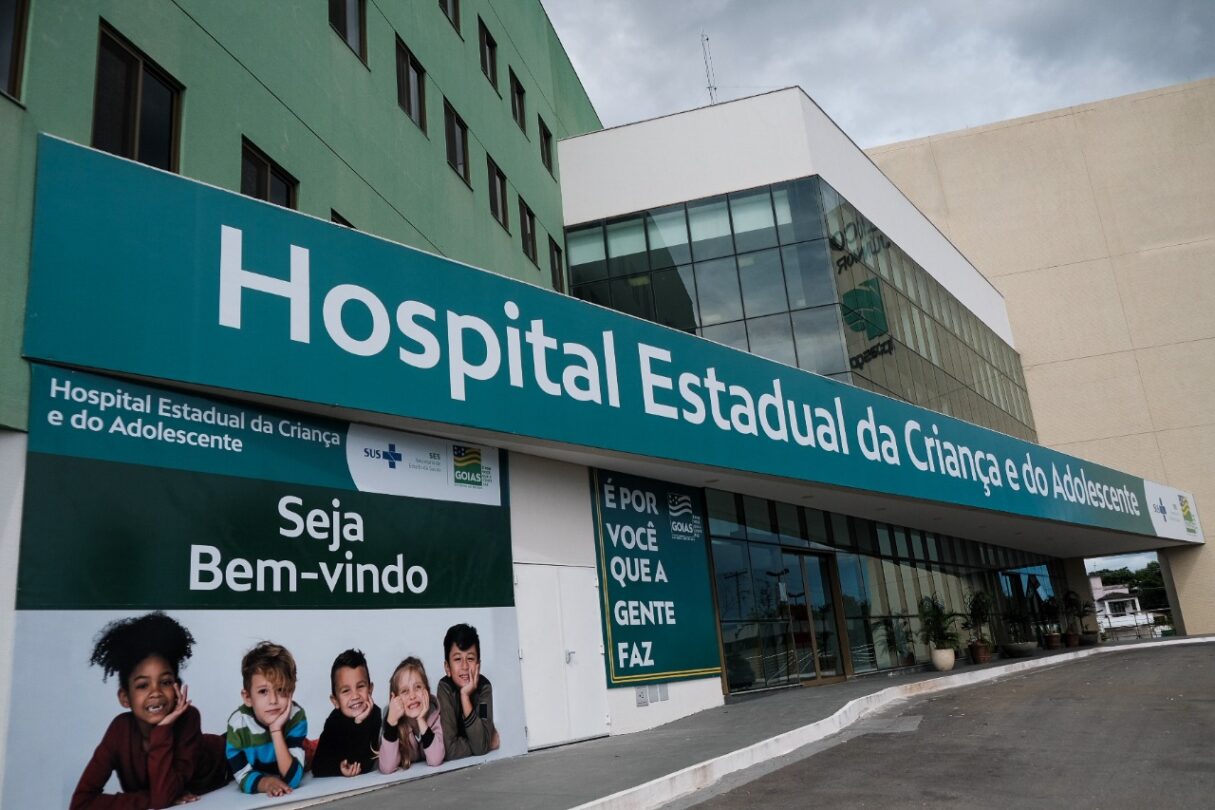 Hospital-da-Crianca-e-do-Adolescente-fachada-a-1215x810