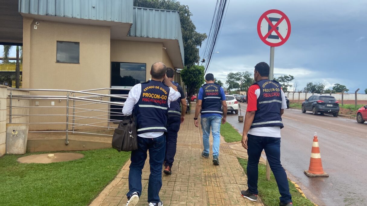 Procon-Goias-fiscaliza-aumento-de-preco-de-combustiveis-1215x683