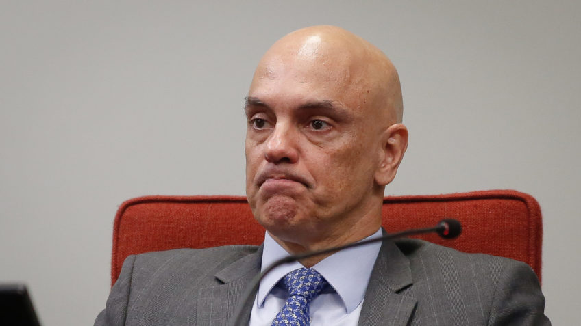 O STF (Supremo Tribunal Federal) fechou um termo de cooperação com o TSE (Tribunal Superior Eleitoral) com esforços para combater a desinformação no Judiciário. Os tribunais vão desenvolver ações que visem esclarecer o funcionamento das instituições e rebater fake news. Presidente do Supremo, o ministro Luiz Fux disse que ataques de desinformação contra o Poder Judiciário representam “atentados contra a democracia”. Também disse que o inquérito das fake news, tocado na Corte, revelou “notícias de atos preparatórios de terrorismos contra o STF”. | Sérgio Lima/Poder360 18.mai.2022
