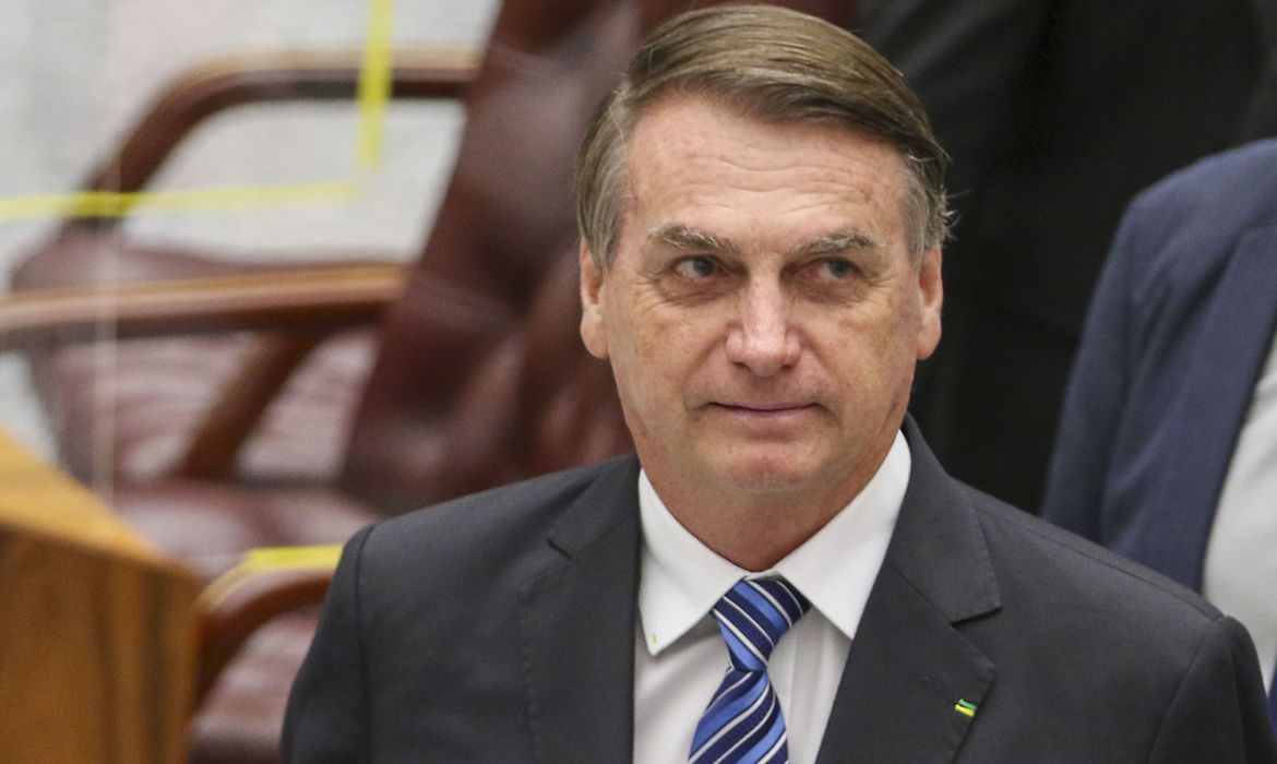 O presidente da República, Jair Bolsonaro,participa de cerimônia de posse dos desembargadores Messod Azulay Neto e Paulo Sérgio Domingues, como ministros do Superior Tribunal de Justiça (STJ).