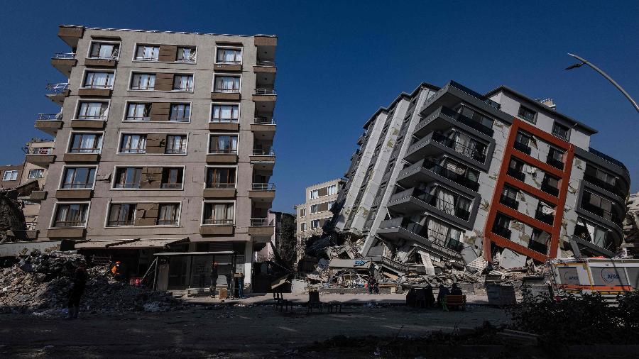 edificios-desmoronados-em-antakya-sul-da-turquia-1676924435071_v2_900x506