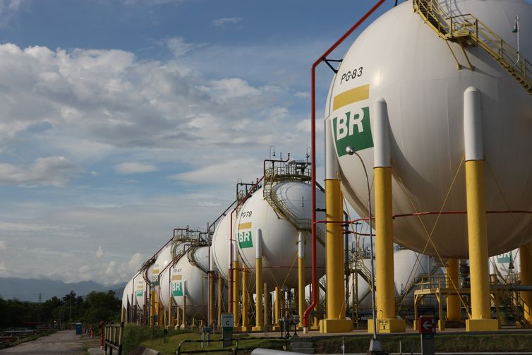 Esferas de armazenamento de Gás Liquefeito de Petróleo (GLP) da Refinaria Duque de Caxias - REDUC