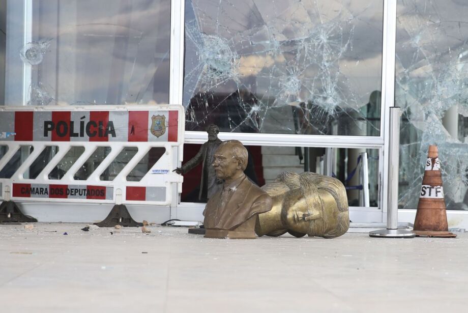Palácio do Supremo Tribunal Federal destruído, após distúrbios antidemocráticos no ultimo domingo