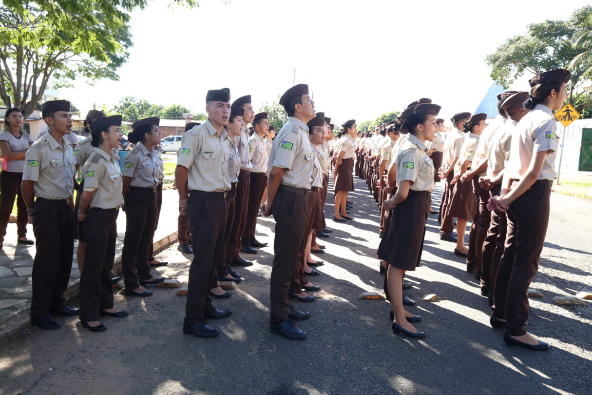 Alunos-colegio-militar-1215x810