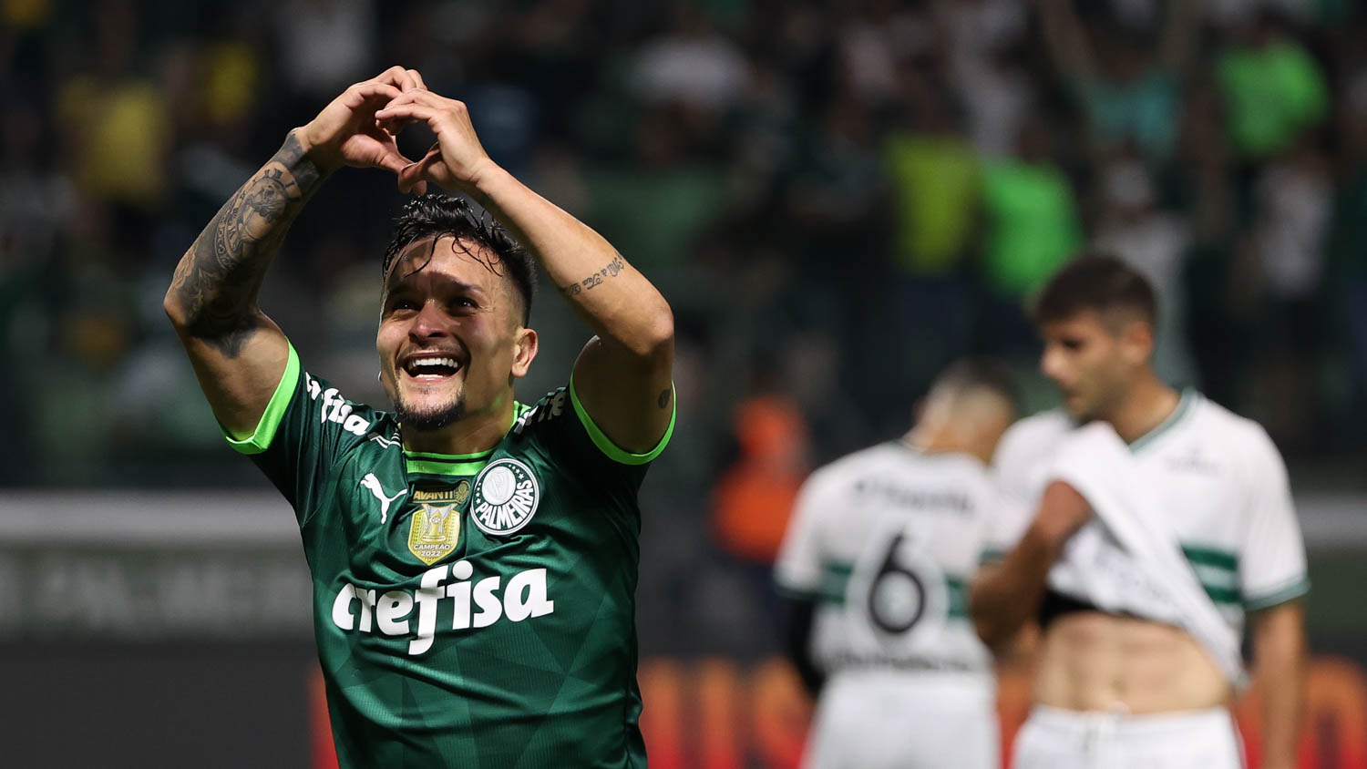 O jogador Artur, da SE Palmeiras, comemora seu gol contra a equipe do Coritiba FC, durante partida válida pela nona rodada, do Campeonato Brasileiro, Série A, na arena Allianz Parque. (Foto: Cesar Greco/Palmeiras/by Canon)