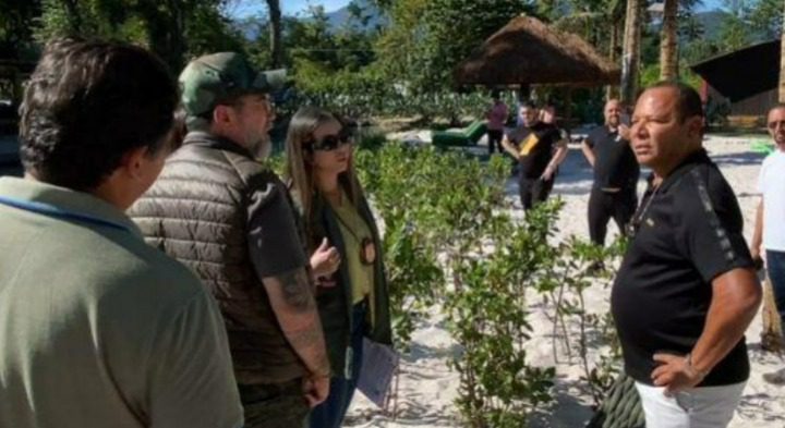 Pai-de-Neymar-recebe-voz-de-prisao-durante-inspecao-em-obra-em-mansao-do-jogador