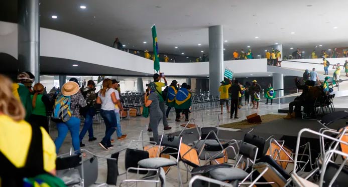 STF-forma-maioria-para-tornar-reus-100-denunciados-pelos-ataques-de-8-de-janeiro