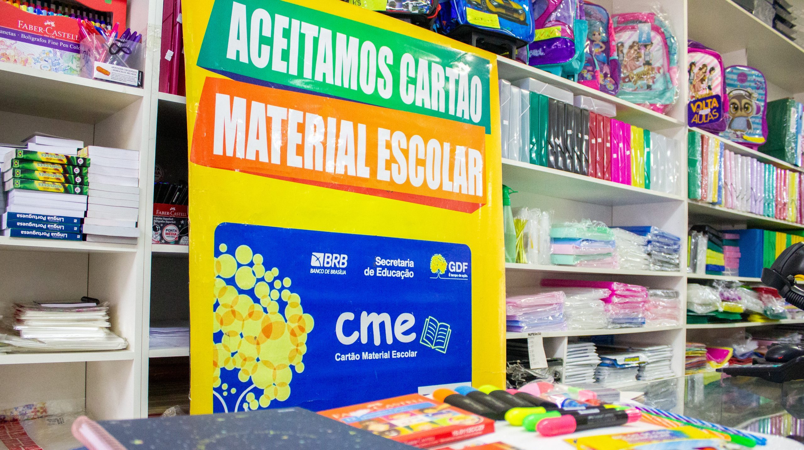 Material-escolar-papelaria-volta-as-aulas-cartao-9-scaled-e1688994184914 (1)