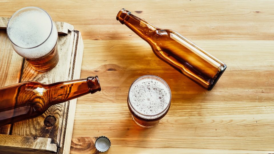 cor-da-garrafa-cerveja-marrom-960x540 (1)