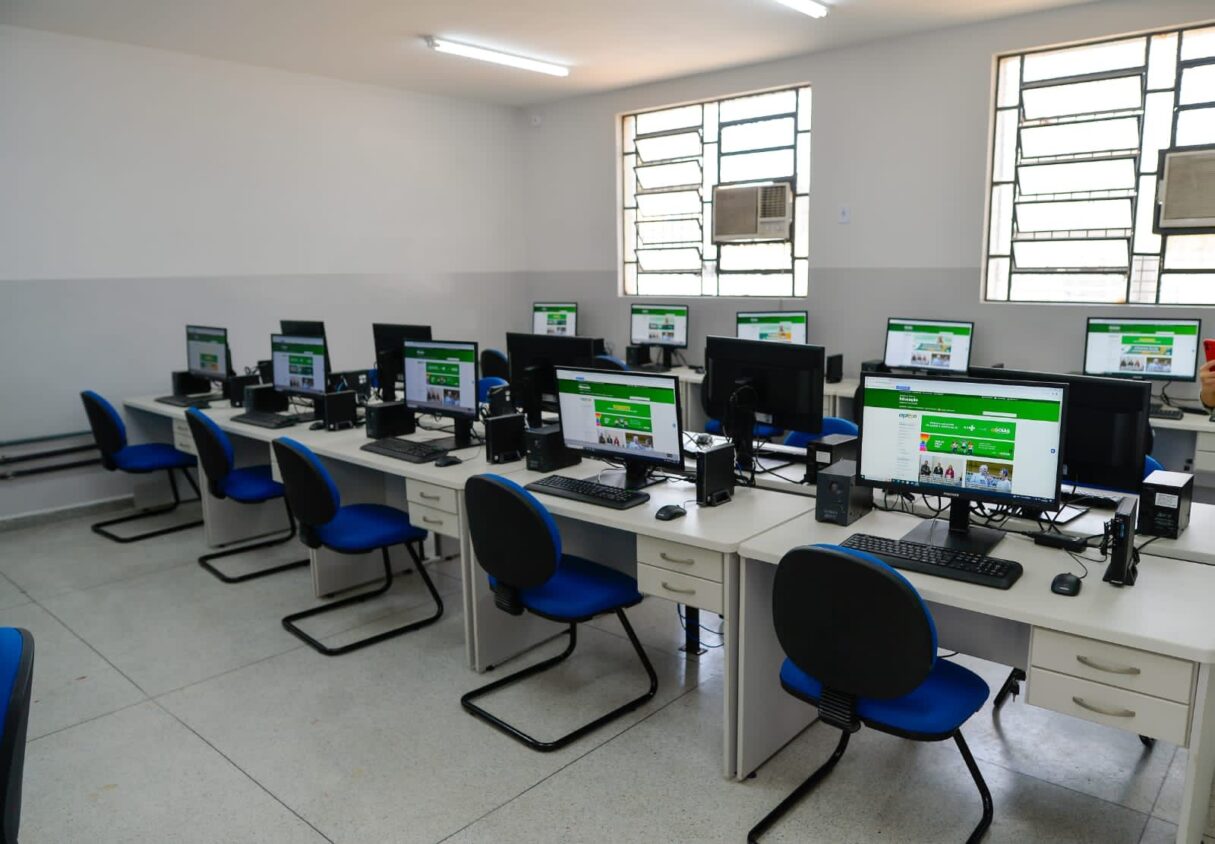 ESCOLA-PADRAO-SECULO-XXI-TERESINA-DE-GOIAS-8-1215x844