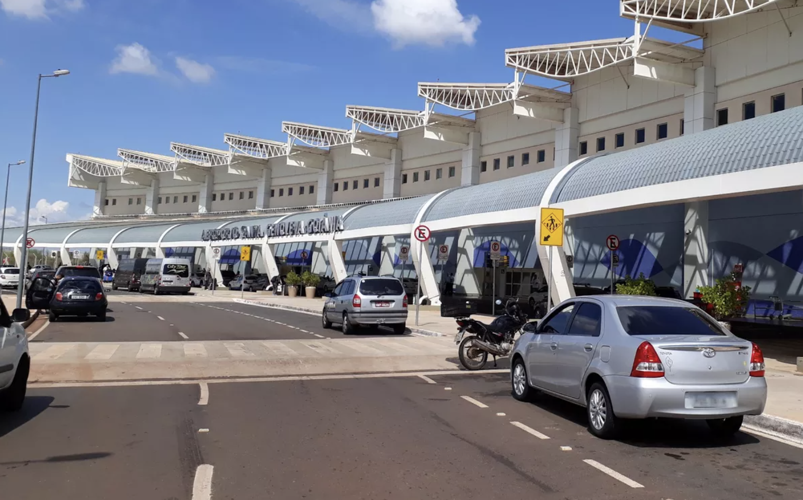 Aeroporto-de-Goiania-Fachada