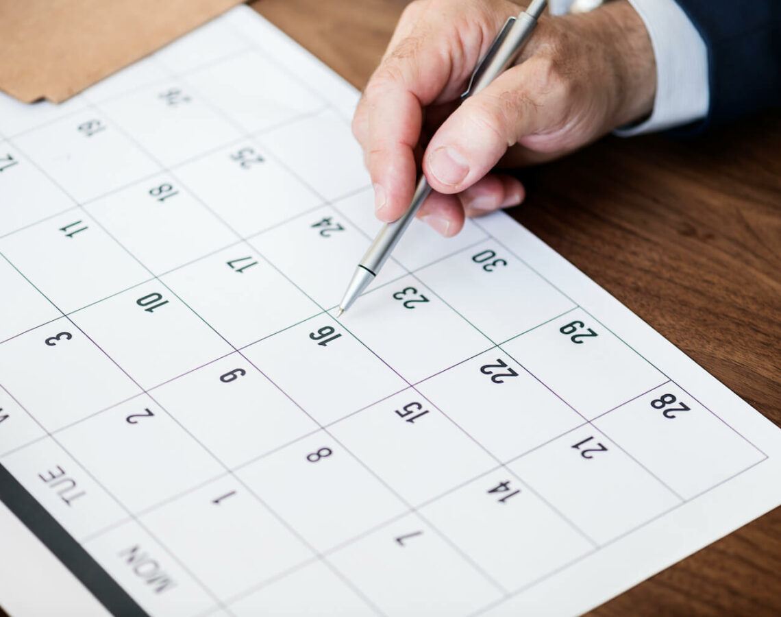 businessman-marking-calendar-appointment-1140x900