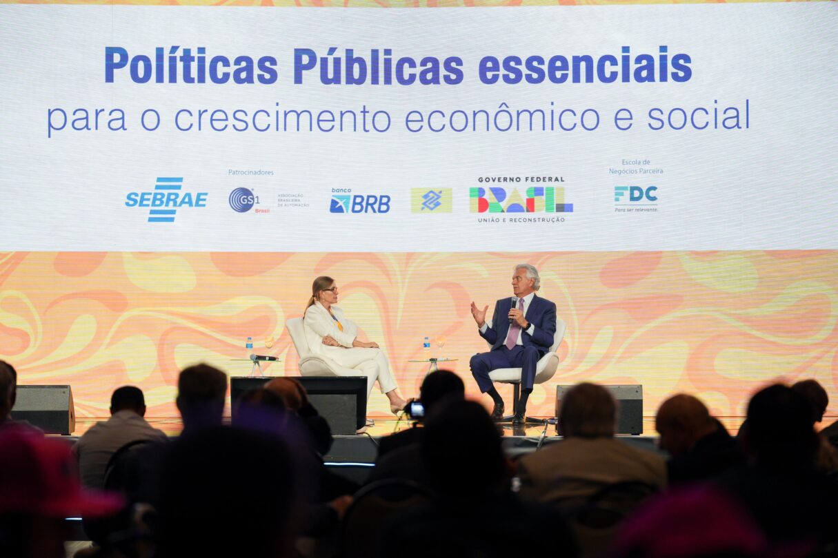 SECOM-CAIADO-NO-FORUM-DO-COMERCIO-EM-BRASILIA.1-1215x810