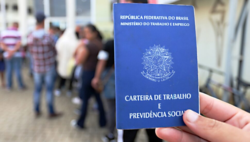 carteira-de-trabalho-emprego-albari-rosa-GP-970x550