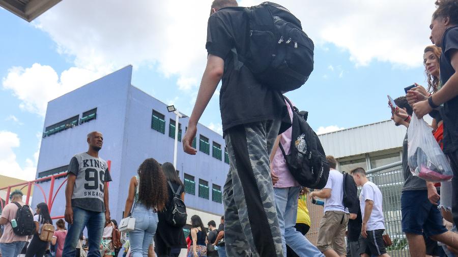 candidatos-chegam-ao-campus-da-unip-em-campinas-interior-de-sao-paulo-para-o-segundo-dia-de-prova-do-enem-1668957726320_v2_900x506
