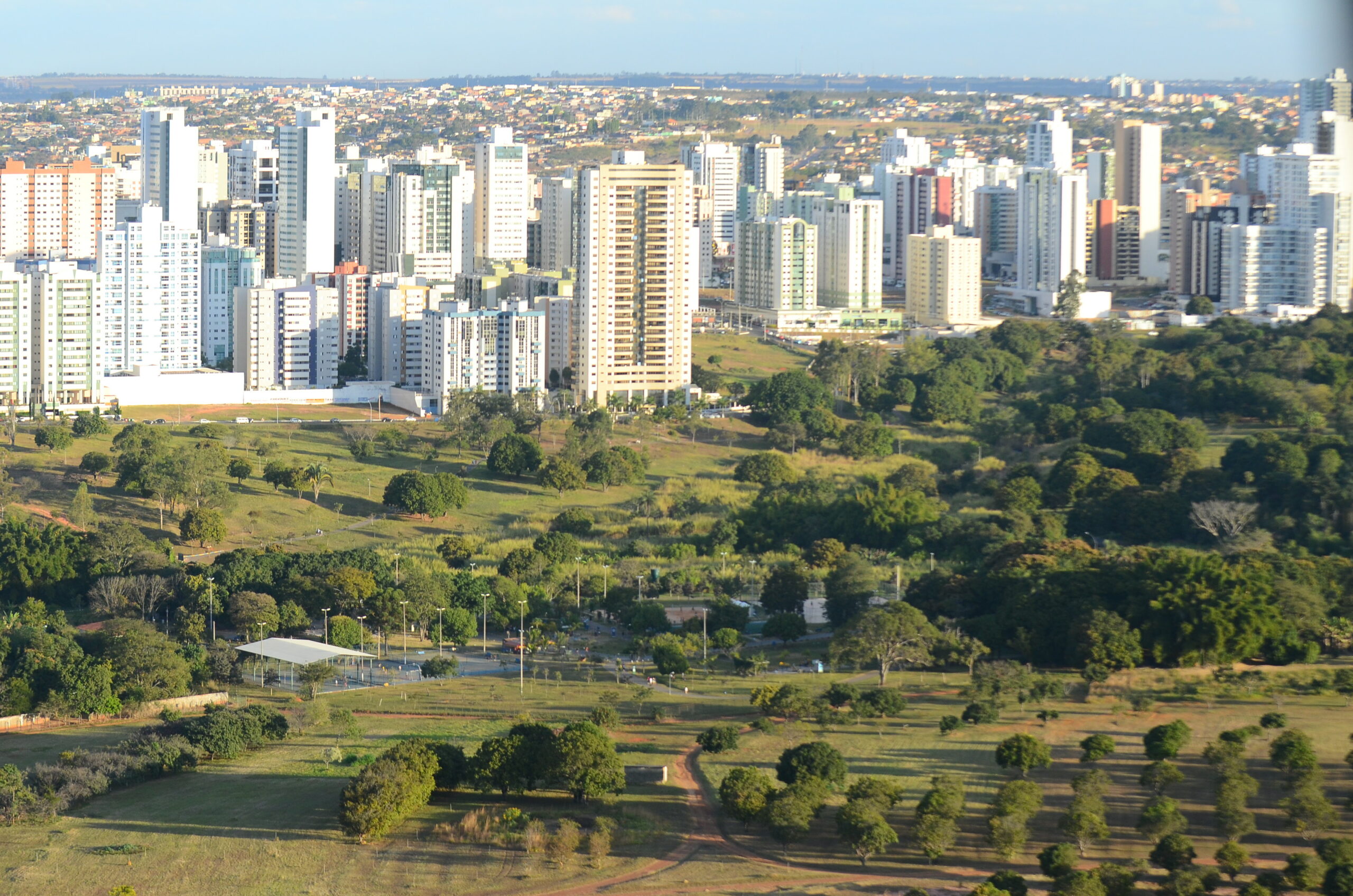 Cidade de Aguas Claras com detalhe da reserva do Bosque de Aguas Claras que circunda a cidade totalmente vertical no DF.

Foto: Ana Volpe/Agência Senado
