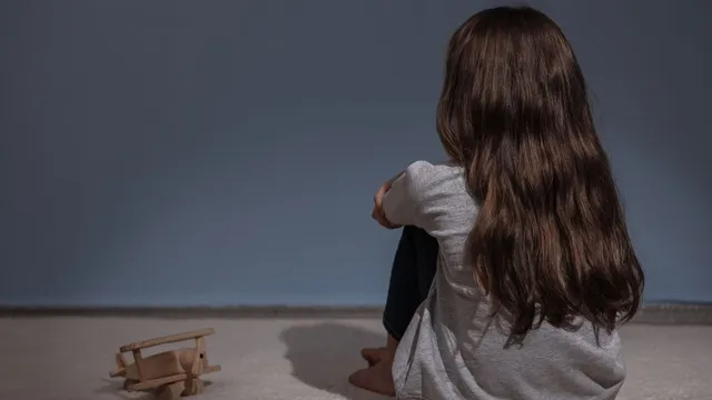 lonely-sad-girl-home-saddened-alarmed-child-alone-home--281-29-640w