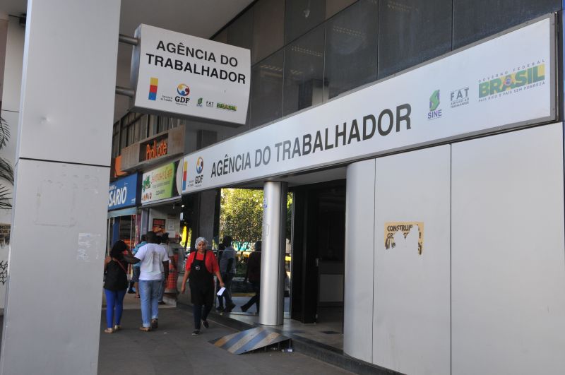28/03/2016. Crédito: Helio Montferre/Esp.CB/D.A Press. Brasil. Brasília - DF. Fachada do prédio da  Agência do Trabalhador, no Setor Bancário Sul.