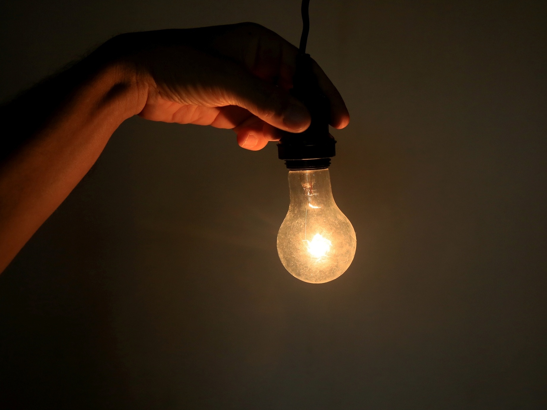 lampada-energia-eletrica-conta-de-luz-1627657898726_v2_4x3