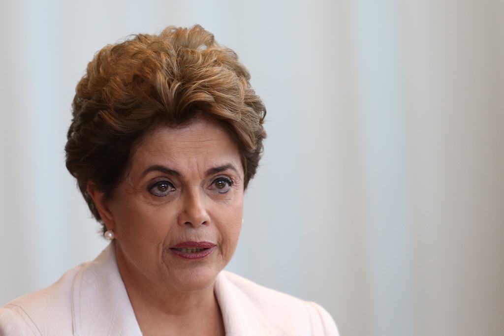 FILE PHOTO - Brazil's suspended President Dilma Rousseff reads a letter to the country in Alvorada Palace in Brasilia, Brazil, August 16, 2016. REUTERS/Adriano Machado/File Photo - RTX2LDU6