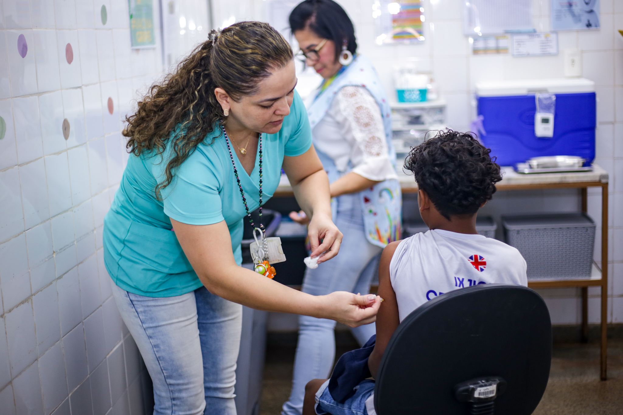 A vacina contra a dengue protege contra os quatro tipos de vírus e está disponível nas Unidades Básicas de Saúde do DF para crianças de 10 a 14 anos. Foto Ualisson Noronha - Agência Saúde-DF