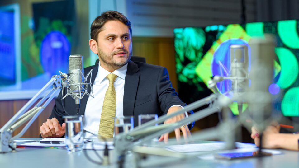 FOTO1-Juscelino-Filho-celebra-lei-que-oficializa-Dia-Nacional-do-Radio