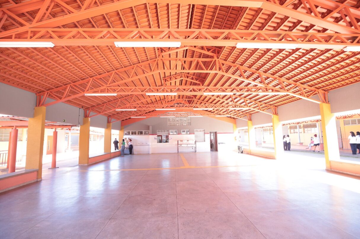 SEDUC_INVESTIMENTOS_DE_MAIS_DE_500_MILHOES_EM_2025_PATIO_COBERTO-1215x809