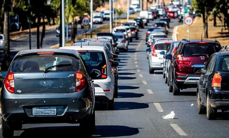 Transito-carros-a