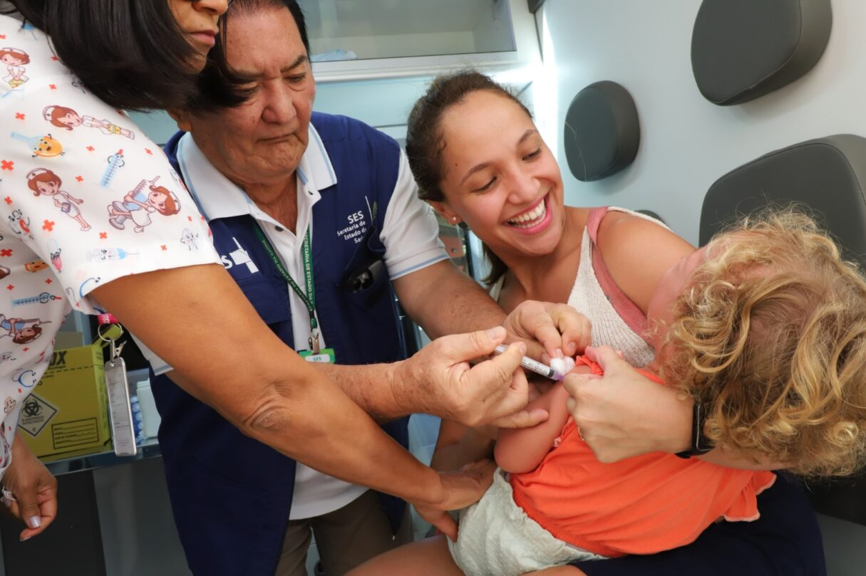 Vacinacao-vacina-gripe-_-SES-1215x809