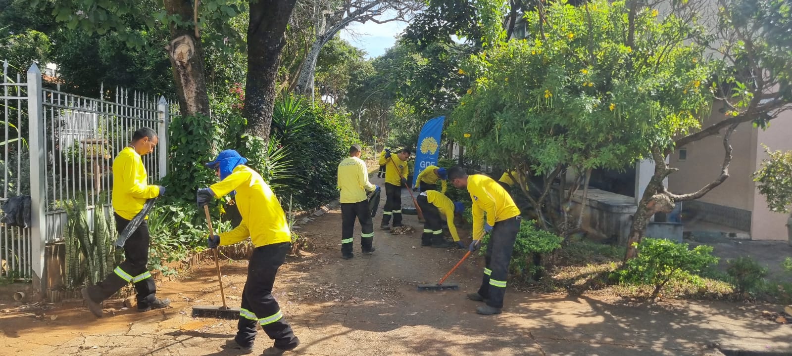 12.6. Retirada de lixo verde. Foto Divulgação Administração do Plano PIloto3