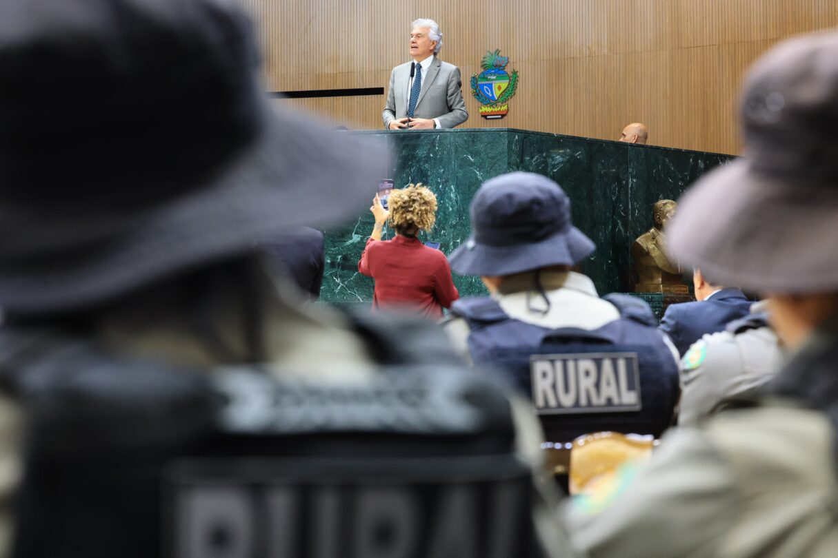 Caiado-anuncia-nova-unidade-do-Batalhao-Rural-e-destaca-queda-de-80-nos-roubos-no-campo_SECOM-1-1215x810