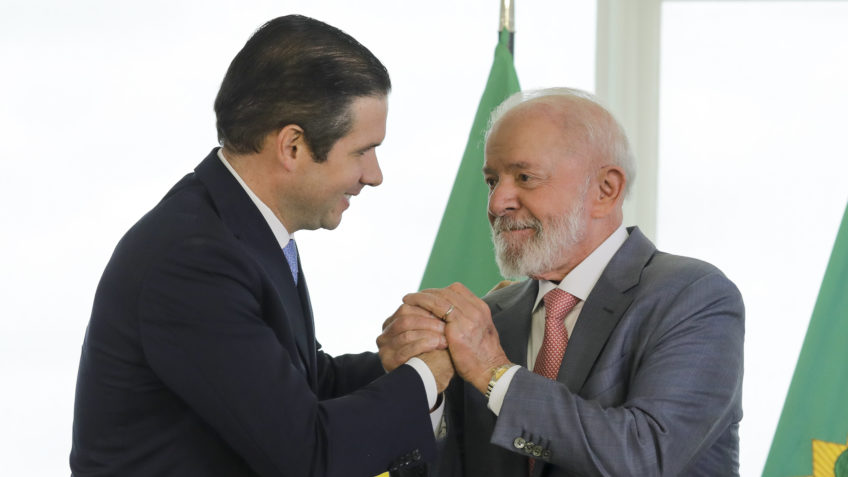 Presidente Luiz Inácio Lula da Silva recebe os novos presidentes do Senado, Davi Alcolumbre (D) e da Câmara dos Deputados, Hugo Motta (E) | Sérgio Lima/Poder360 - 03.fev.2025